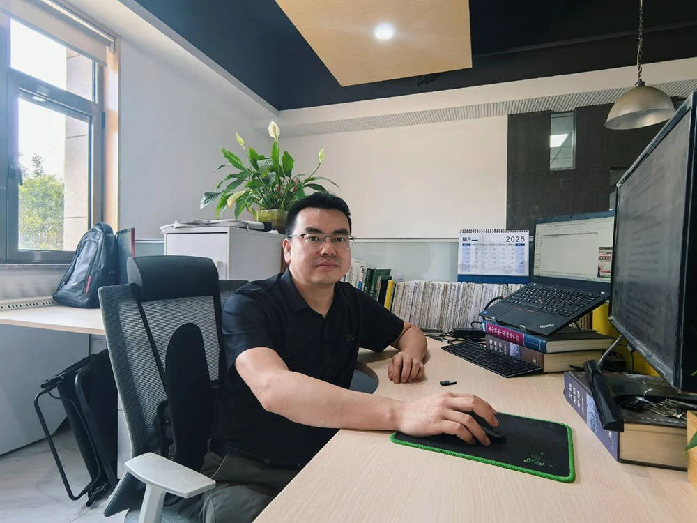 身邊榜樣 | 曹文廣：眼觀巖土千層，心守標準一線